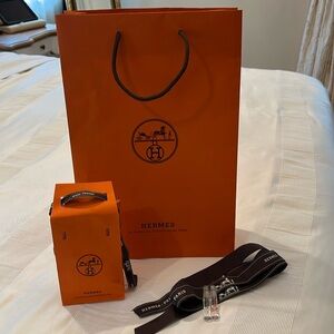 HERMES SHOPPING BAG WITH 2 perfumes sample